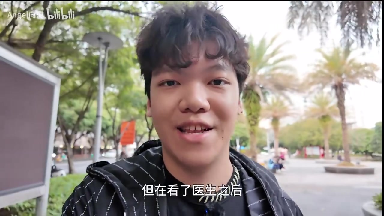 谈球吧Angel选手发布探店视频：南宁最火的啫啫煲？我来看看