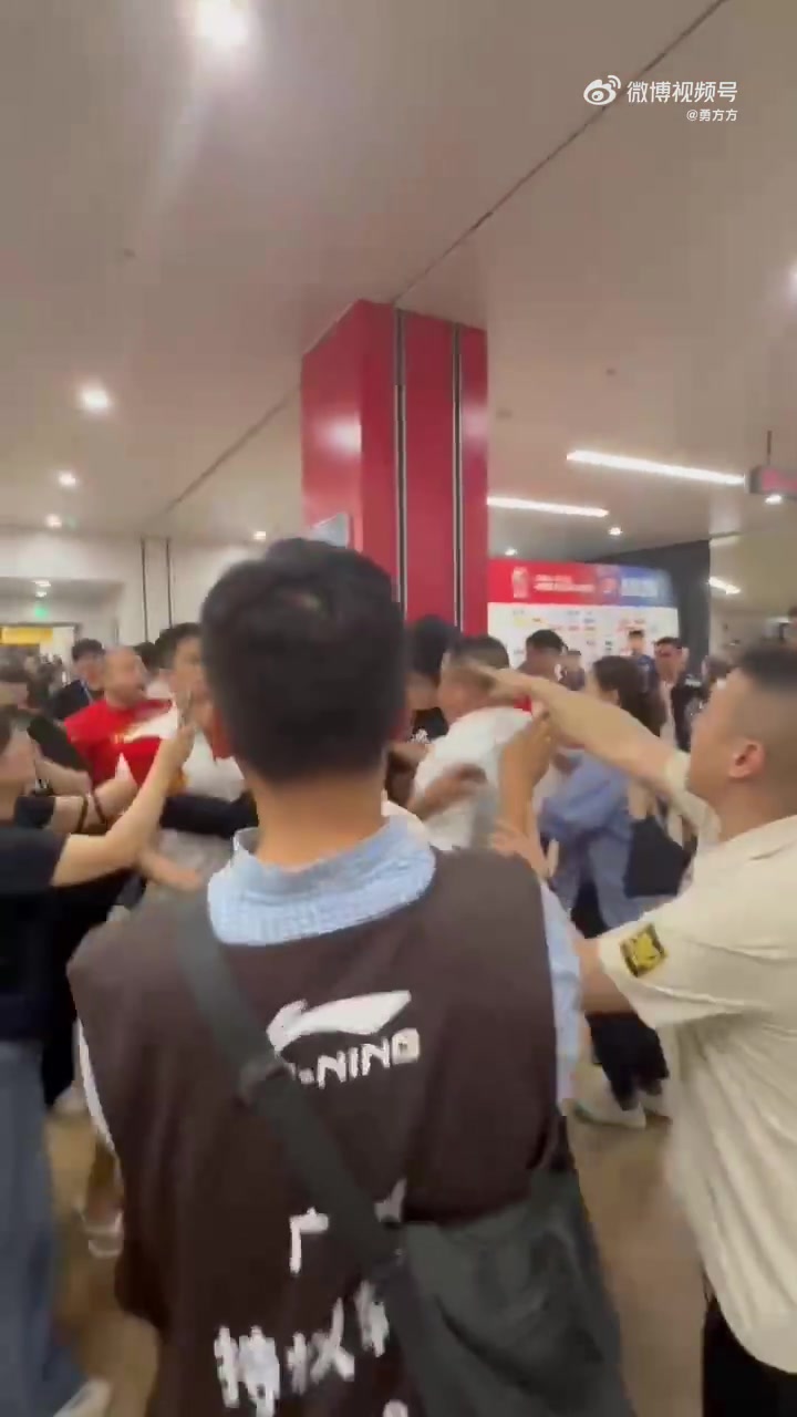 谈球吧(中国)官方网站媒体人:广厦赛区让球迷、球队、记者混在一起 这是重大安全隐患