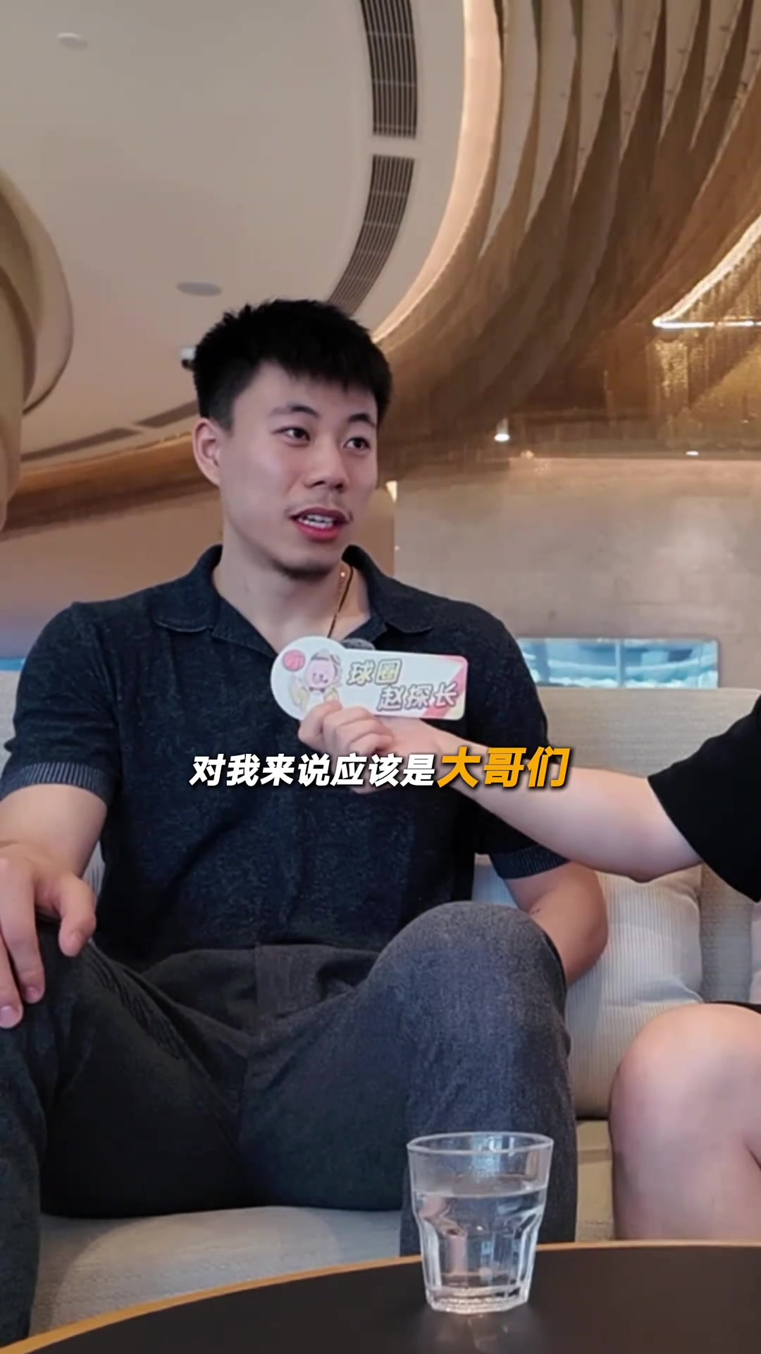 谈球吧体育官网入口进入职业队以来谁最照顾你？张镇麟：进入国家队后周鹏很帮助我